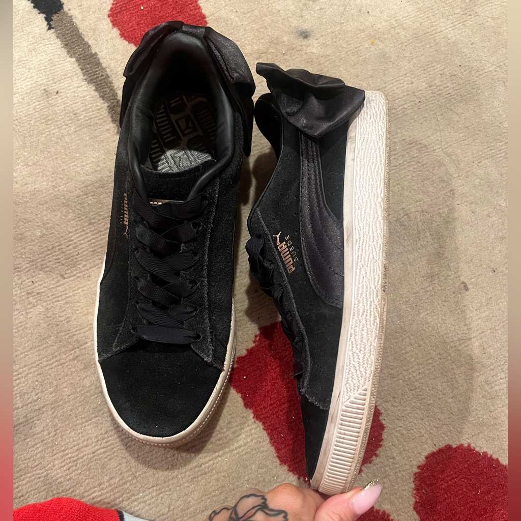Suede Puma Baskets With Bows